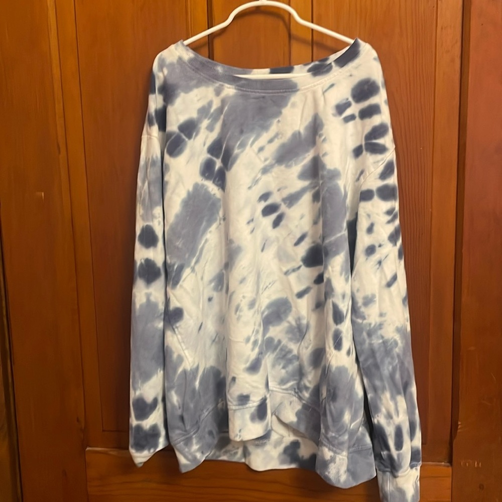 women’s crew neck